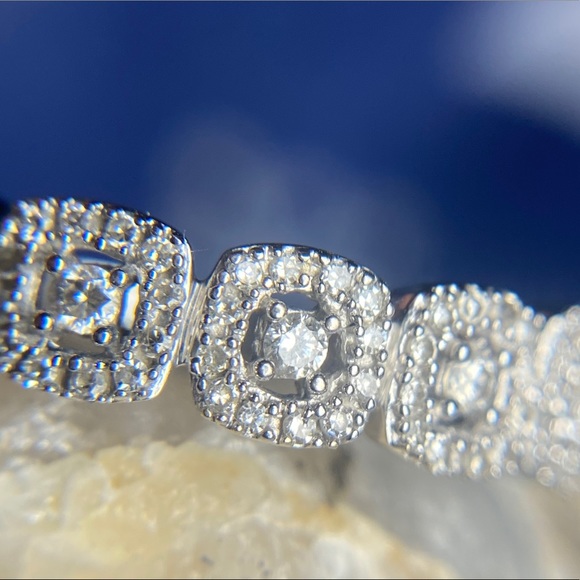 Diamond Halo Cluster Ring 1/4 ct. in 10k Gold - Picture 8 of 12